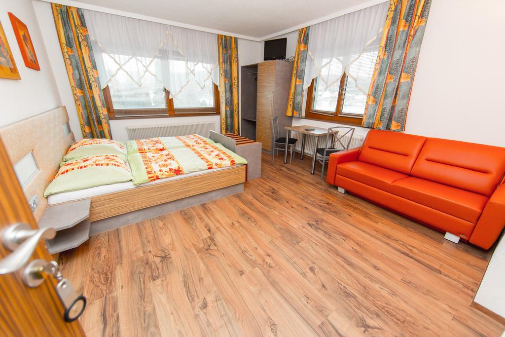 Pension La Mamma Ашах-ан-дер-Донау Экстерьер фото